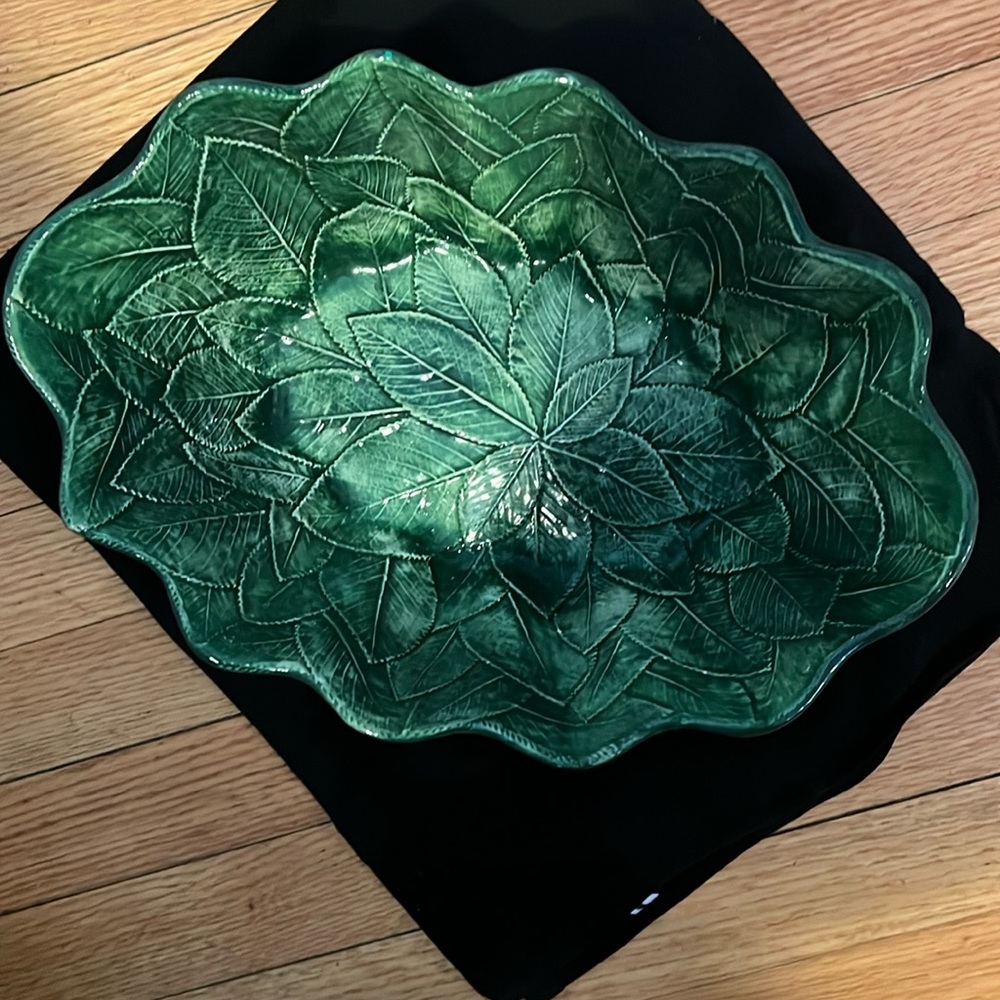 Green leaf embossed salad bowl. Gently used.